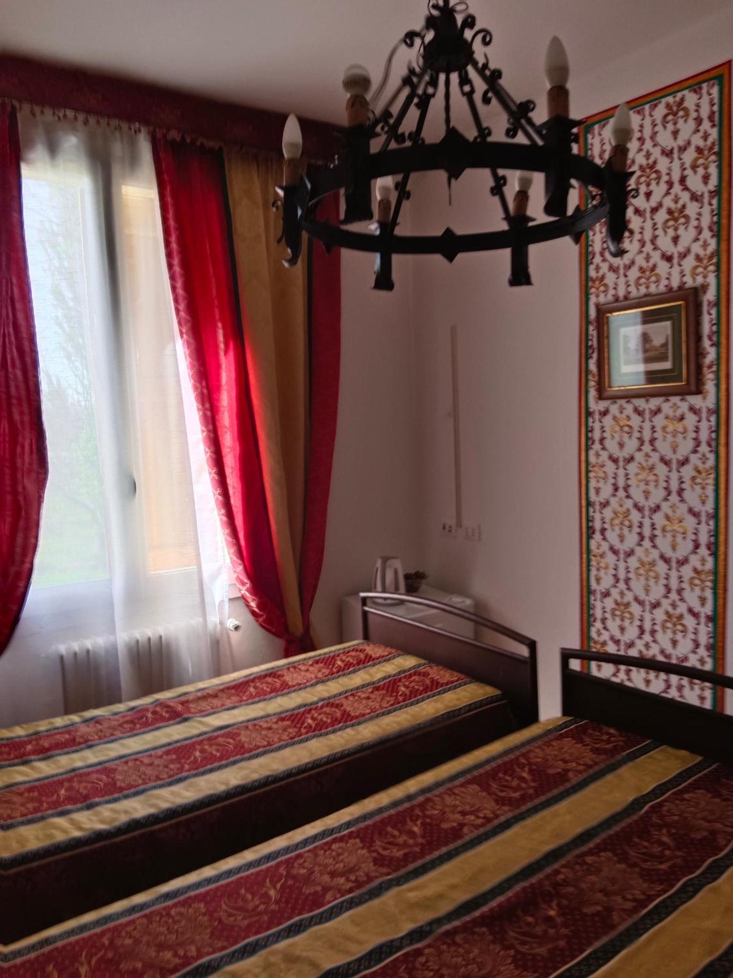 La Maison Rouge Bed & Breakfast